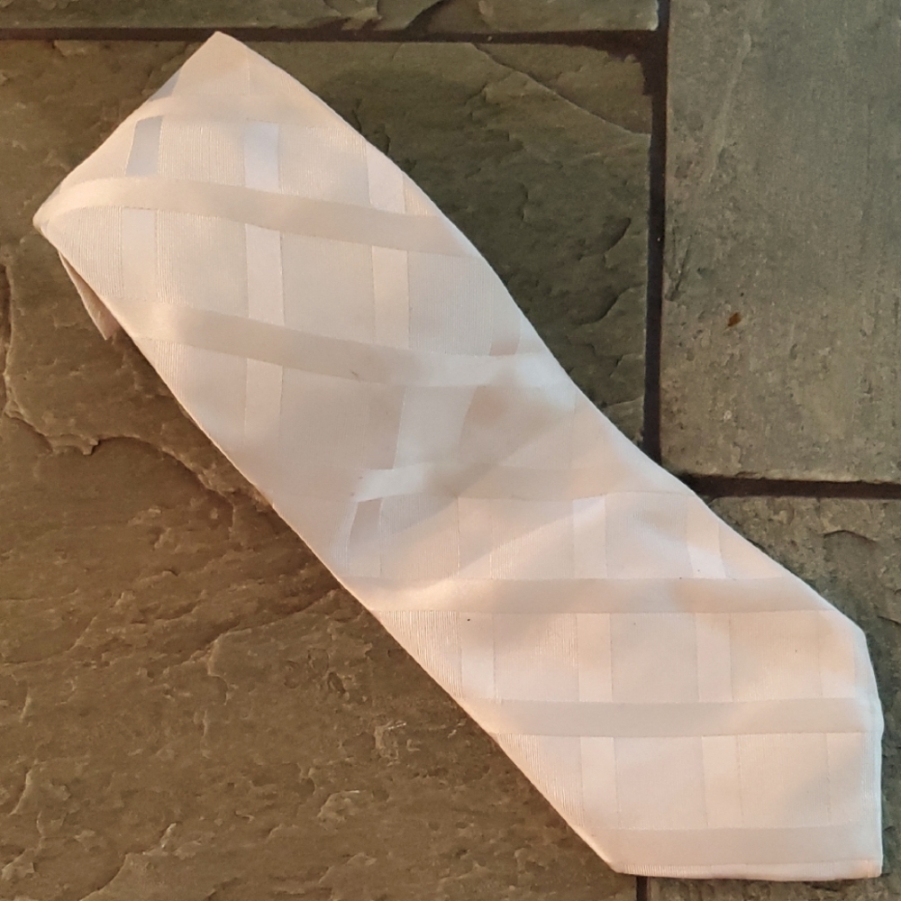 Classic White Silk Tie with Subtle Stripes